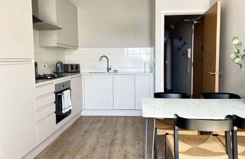 Bristol Apartment | Spacious and Stylish Central Bristol Base