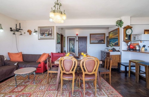 Vila do Conde Apartment | Spacious and Sunny Vintage Apartment at the Beach