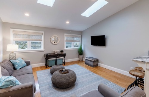 Yachting Village Condo | Spacious and Updated 2 Bedroom Condo in the Heart of Newport