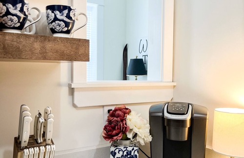 Excelsior Springs Condo | Spacious and Airy Loft/2 king beds/5 bed total/Overlooking Broadway Ave