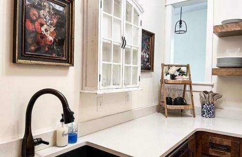 Excelsior Springs Condo | Spacious and Airy Loft/2 king beds/5 bed total/Overlooking Broadway Ave