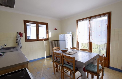 Evian-les-Bains Apartment | Spacious apartment for 6 with wifi, pets allowed and parking in Évian
