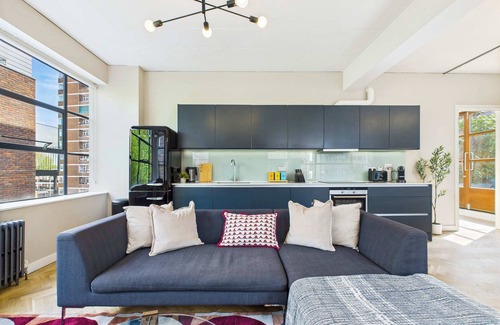 Hoxton Apartment | Spacious Apartment with Balcony in Tech City