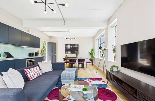 Hoxton Apartment | Spacious Apartment with Balcony in Tech City