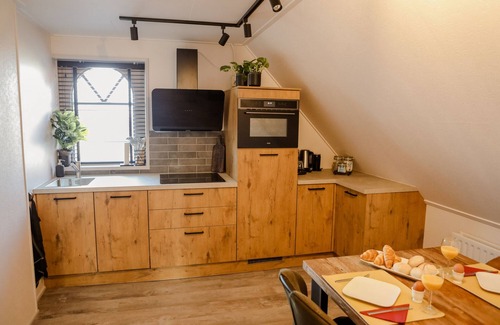 Wolphaartsdijk Apartment | Spacious apartment in quiet location