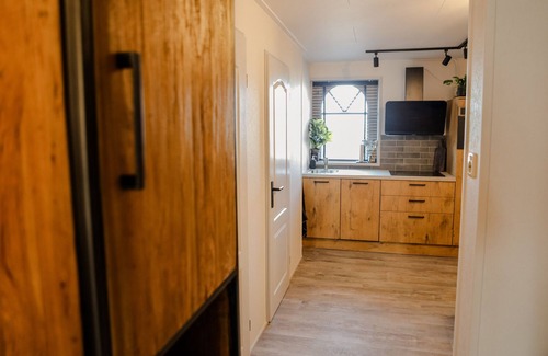 Wolphaartsdijk Apartment | Spacious apartment in quiet location