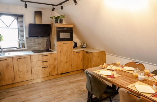 Wolphaartsdijk Apartment | Spacious apartment in quiet location