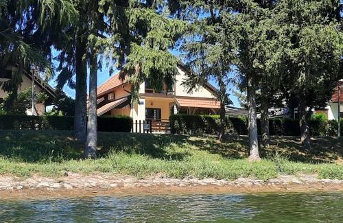 Ogulin House | Spacious Apartment "Ana" on lake Sabljaci
