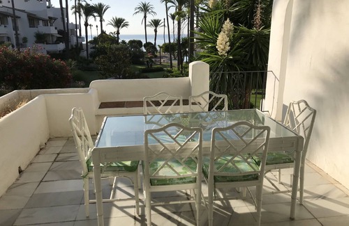Urbanization Alcazaba Beach Apartment | Spacious Apartment by the beach in the most exclusive complex in Costa del Sol