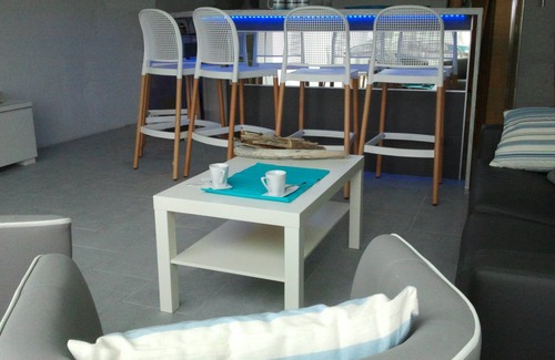 La Turballe Apartment | SPACIOUS APARTMENT FACING THE SEA, FEET IN THE WATER!