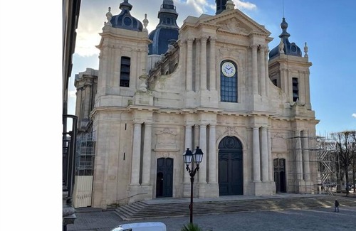 Saint-Louis Apartment | Spacious apartment in Versailles center.n