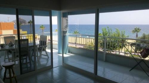 Aguilas Apartment | Spacious Apartment in Águilas with Sea View and Pool