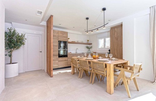 Centro - Sagrario Apartment | Spacious apartment in Granada center. San jerónimo