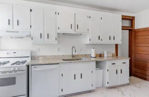 Fan District House | Spacious Apartment in Historic Fan District
