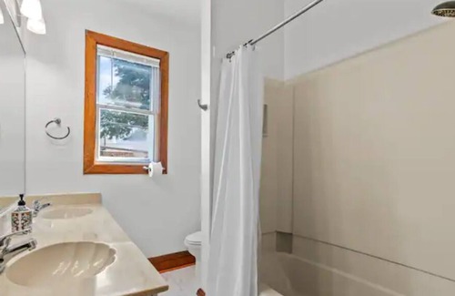 Fan District House | Spacious Apartment in Historic Fan District