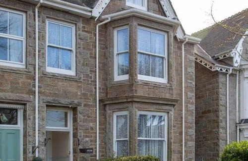 Chysauster Apartment | Spacious Apartment near Penzance Seafront