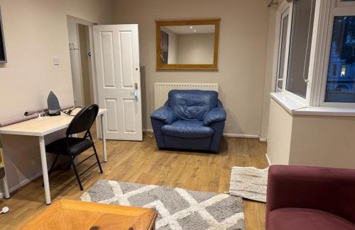 Vassall Apartment | Spacious Apartment near the Oval