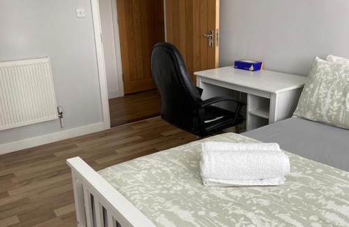 Portsmouth City Centre Apartment | Spacious Apartment next to Central Train Station