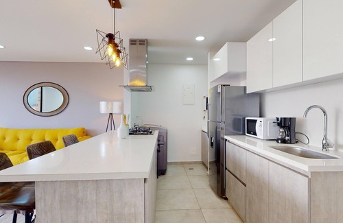 Calle 100 Apartment | Spacious Apartment on 10th Floor in Bogota