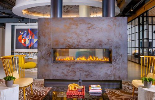 Jefferson Manor Apartment | Spacious Apartment w Natural Lights to Enjoy the Landscape