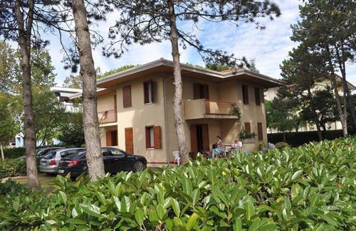 Bibione Apartment | Spacious apartment with private garden near the center of Bibione