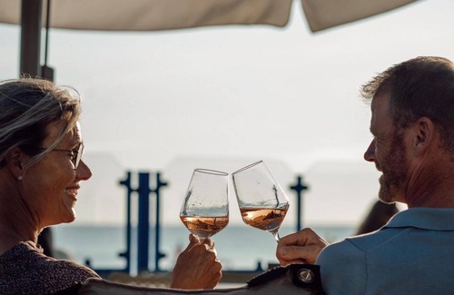 Makkum Apartment | Spacious apartment with a large balcony and a view of the IJsselmeer at a luxurious resort in Friesland.