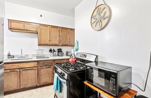 Berwyn Apartment | Spacious APT/Comfy Bed/Free Parking/22mins to ORD&MDW