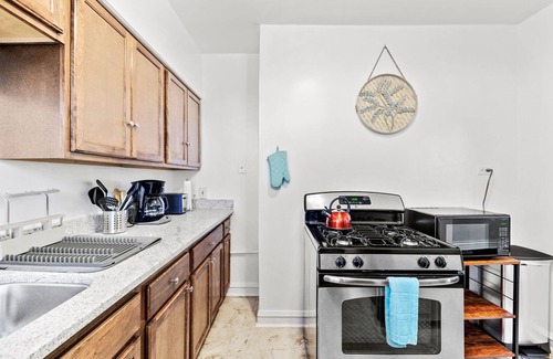 Berwyn Apartment | Spacious APT/Comfy Bed/Free Parking/22mins to ORD&MDW