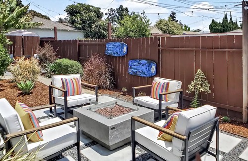 Palms Apartment | Spacious Apt. Min to Downtown Culver City & Venice Beach