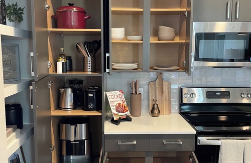 McNeil Apartment | Spacious Austin Getaway – Modern Design