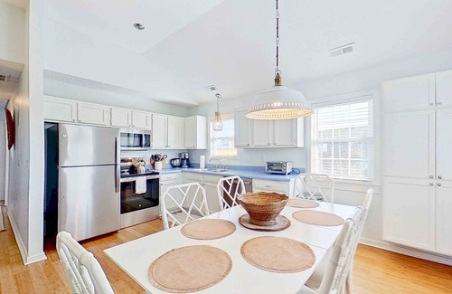 Ocean Isle Estates House | Spacious Avon home with Shared pool, balcony & modern comforts near the beach