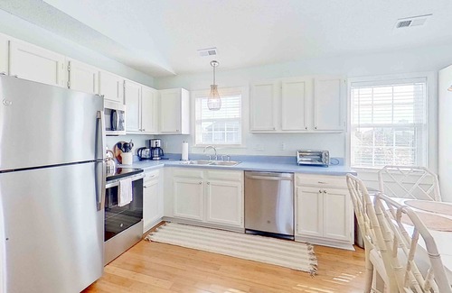 Ocean Isle Estates House | Spacious Avon home with Shared pool, balcony & modern comforts near the beach