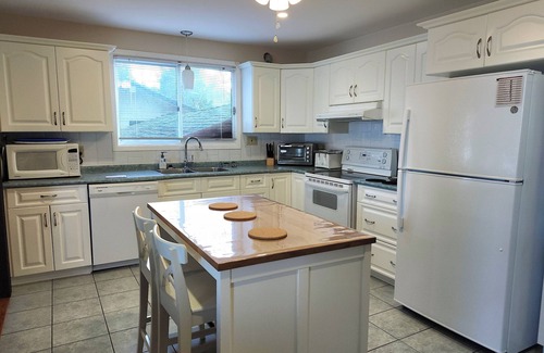 Kawartha Lakes Cottage | Spacious Balsam Lake Waterfront, 5 Bedrooms, 3 Baths, Dog friendly & UNIQUE!