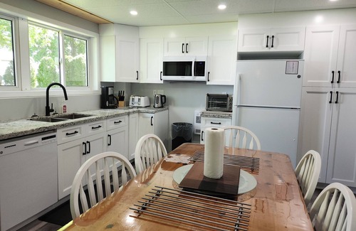 Kawartha Lakes Cottage | Spacious Balsam Lake Waterfront, 5 Bedrooms, 3 Baths, Dog friendly & UNIQUE!