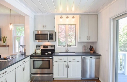 East Falmouth House | Spacious Beach House 6 Min Walk to Beach!