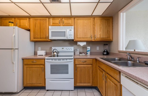 Boca Raton Apartment | Spacious Beach Rental w/Atrium & Balcony