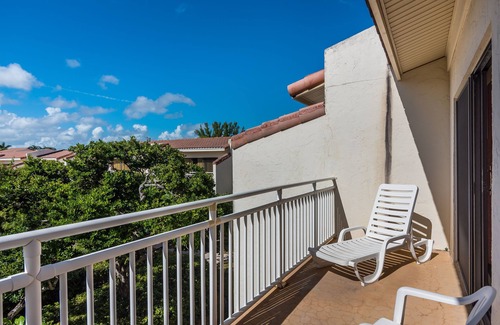 Boca Raton Apartment | Spacious Beach Rental w/Atrium & Balcony