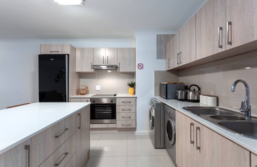 Big Bay Apartment | Spacious Beach Apartment - Hop Skip and Jump from Blouberg Beachfront