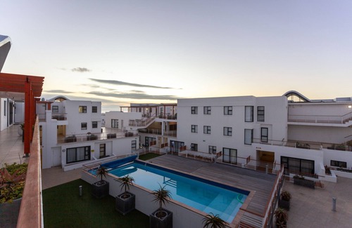 Big Bay Apartment | Spacious Beach Apartment - Hop Skip and Jump from Blouberg Beachfront