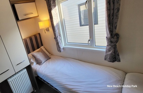Dymchurch House | Spacious Beautiful 6 Berth Holiday Home Near the Beach & Resort Facilities