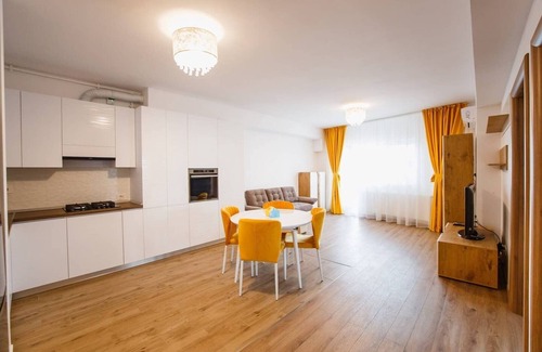 Oradea Apartment | Spacious & Bright 2 bedroom Central Apartment