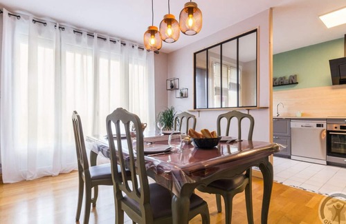 Granville Apartment | Spacious bright apartment in Granville, balcony, sheets included