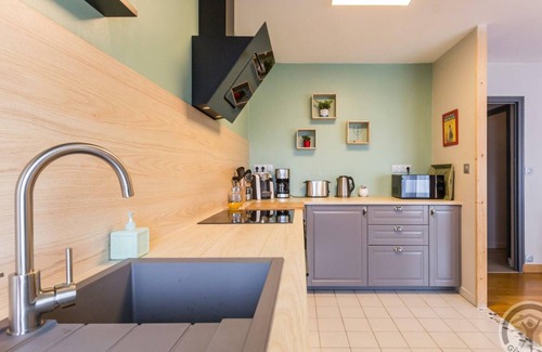 Granville Apartment | Spacious bright apartment in Granville, balcony, sheets included