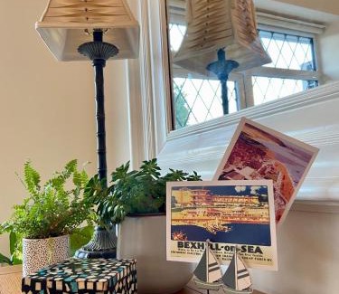 Bexhill-on-Sea Apartment | Spacious bungalow Air con & Wi-fi