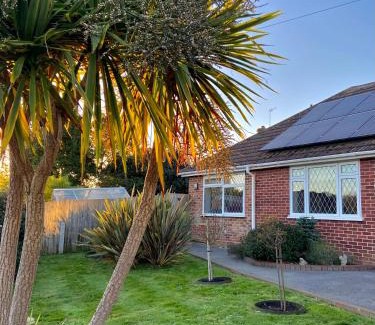 Bexhill-on-Sea Apartment | Spacious bungalow Air con & Wi-fi