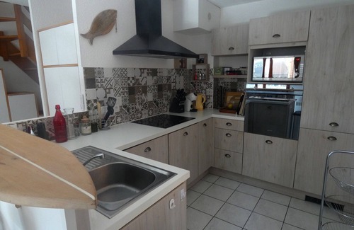 Gruissan Cabin | Spacious bungalow, T3, roof terrace, swimming pool, Wifi, lagoon, near beach