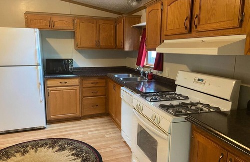 Luck Cabin | Spacious cabin right on the lake, perfect for your next family vacation!