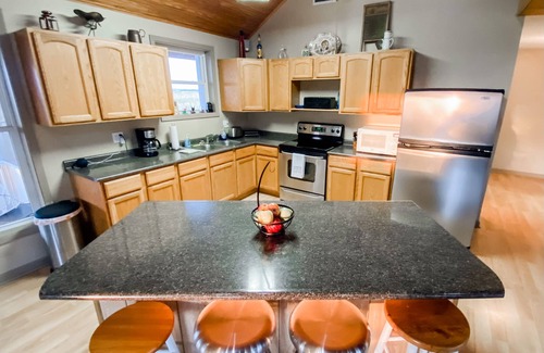 Cypremort Point Cabin | Spacious Camp+Canal for Fishing/Boat+Beautiful Bay Views! 1.5 mi to Beach+Launch