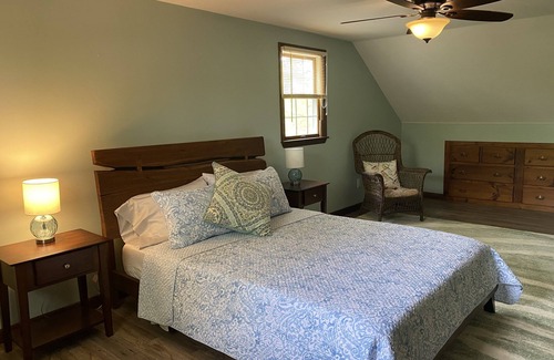Fairhaven House | Spacious Cape on West Island with Beach Access