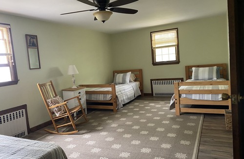 Fairhaven House | Spacious Cape on West Island with Beach Access